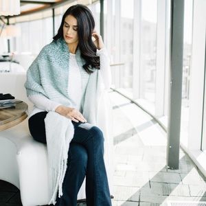 😍 The softest wrap you will EVER own. 😍 NWT